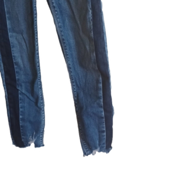 𝅺hudson jeans, size 26." Holly Skinny" Distressed bottoms. Dark and light . - Picture 16 of 16